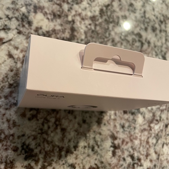 BRAND NEW IN BOX- Oura Ring 4 Silver - size 7 - Picture 5 of 5